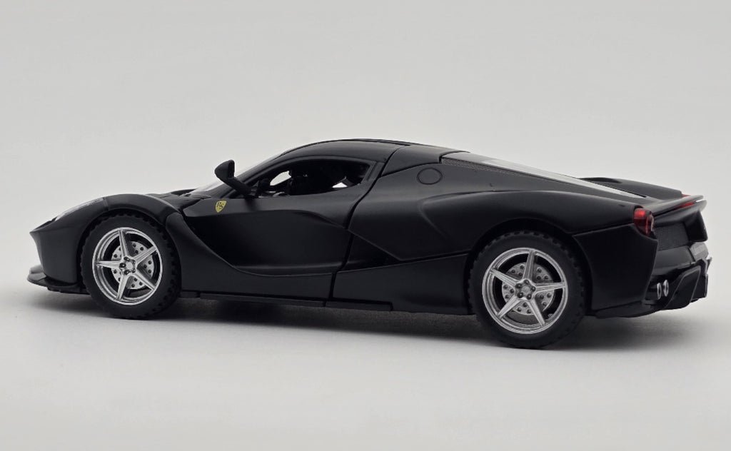 Ferrari LaFerrari 1:24 diecast scale model car collectible | Assorted Colors - Image 8
